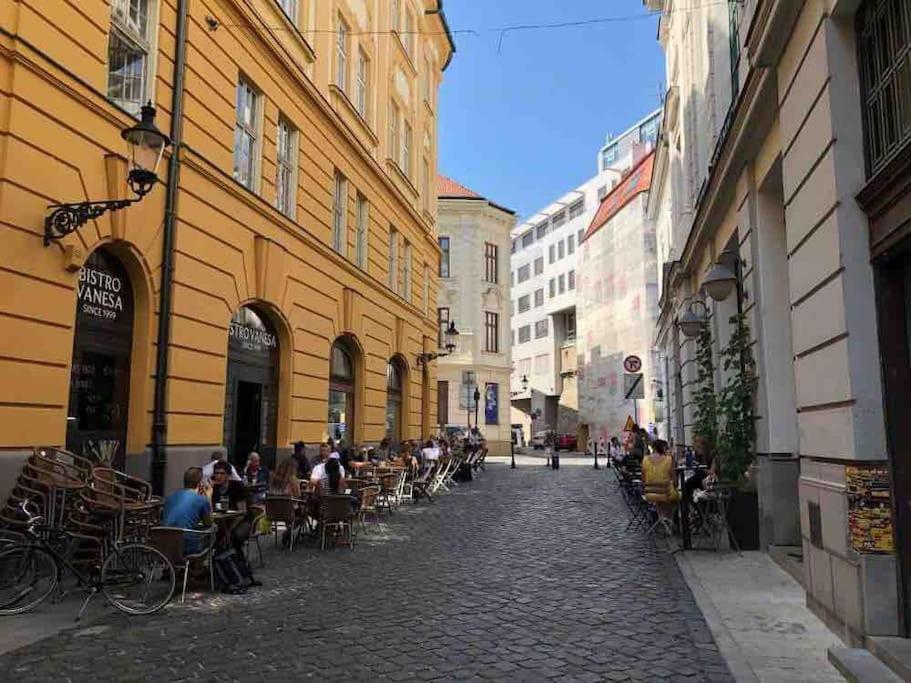 I & I Apart, Garage - Historical Old Town Bratislava Exteriör bild